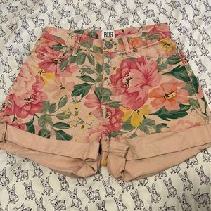 BDG mom floral shorts worn by Taylor Swift
